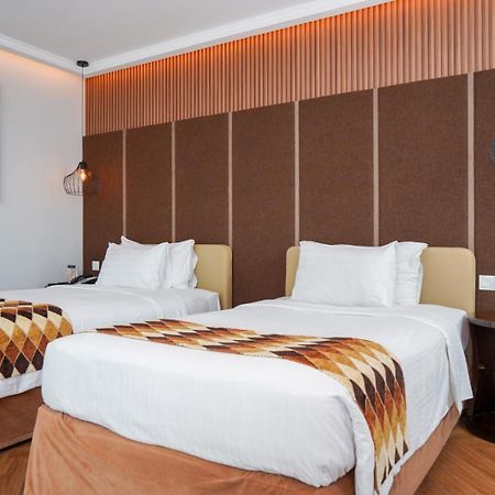 Cambridge Hotel Медан Экстерьер фото