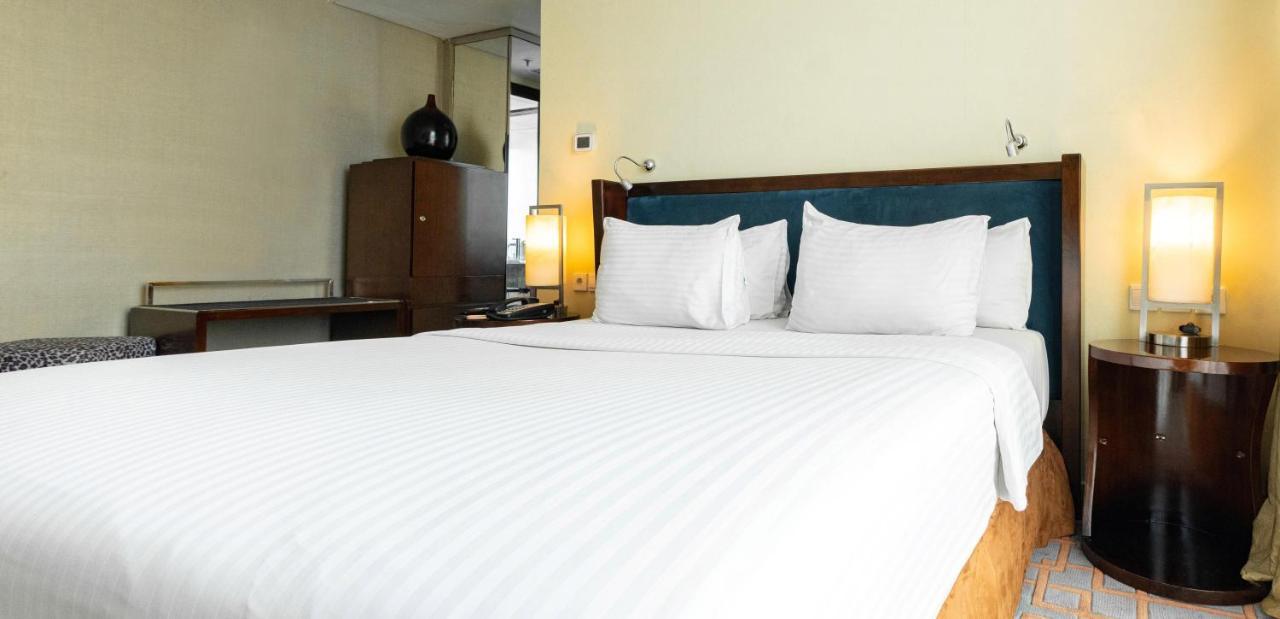 Cambridge Hotel Медан Экстерьер фото