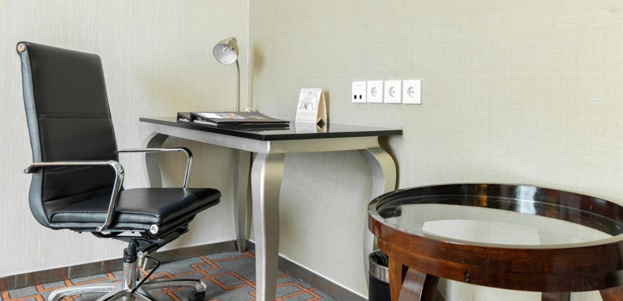 Cambridge Hotel Медан Экстерьер фото