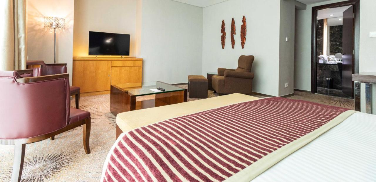 Cambridge Hotel Медан Экстерьер фото
