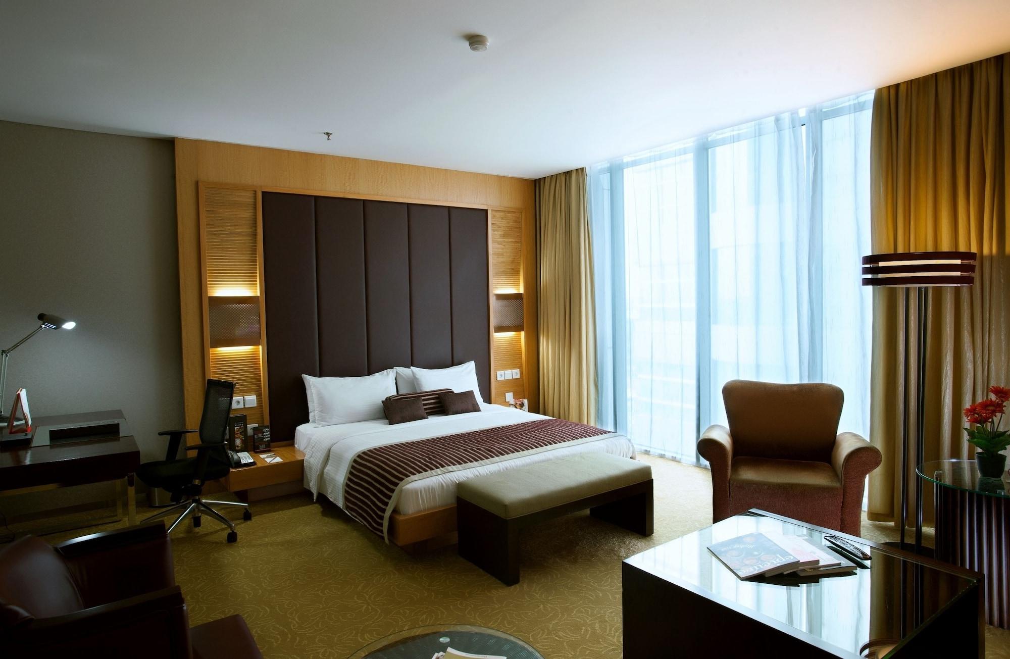 Cambridge Hotel Медан Экстерьер фото