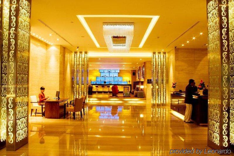 Cambridge Hotel Медан Интерьер фото