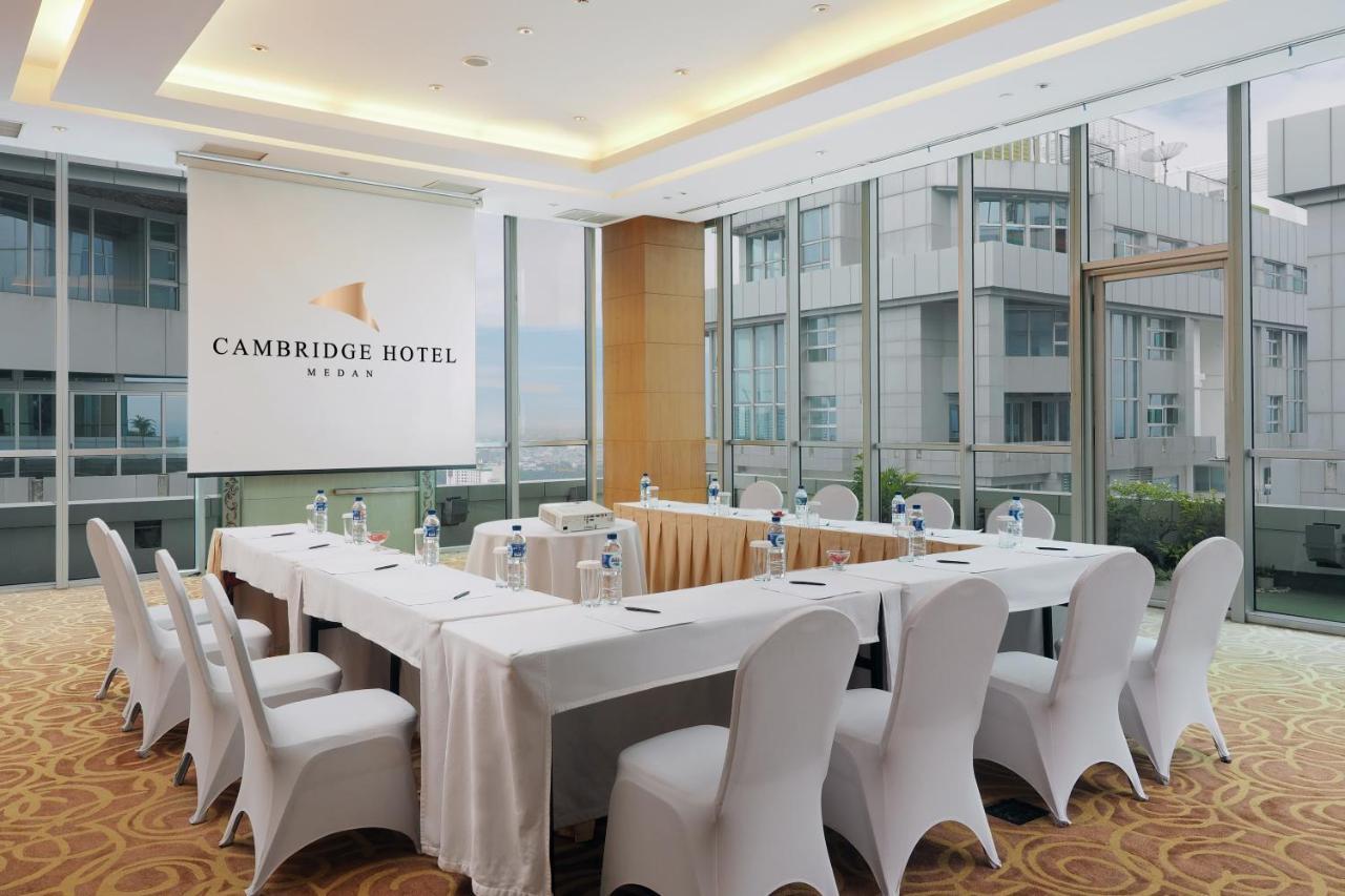 Cambridge Hotel Медан Экстерьер фото