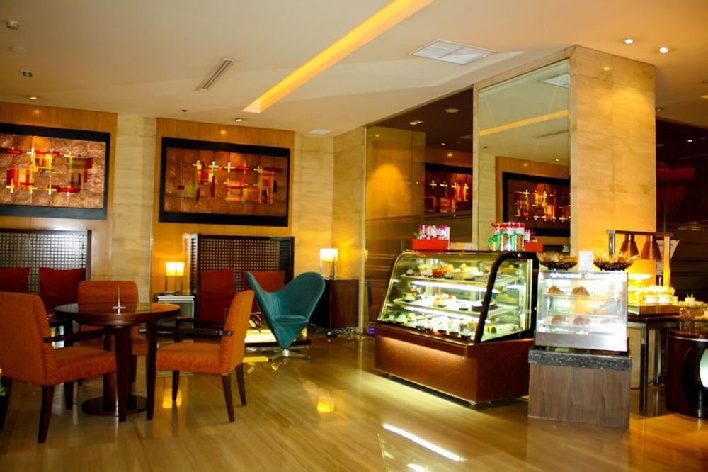 Cambridge Hotel Медан Экстерьер фото
