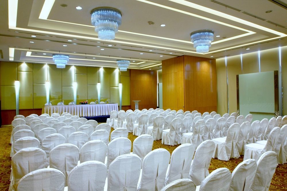 Cambridge Hotel Медан Экстерьер фото