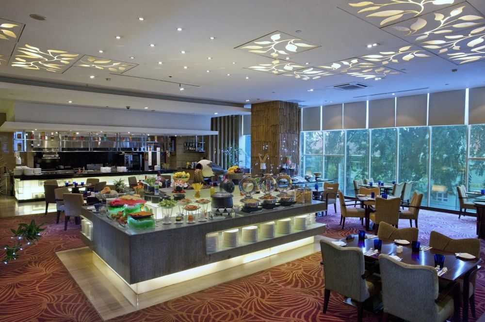 Cambridge Hotel Медан Экстерьер фото