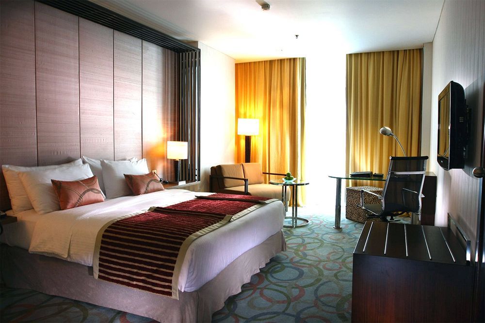 Cambridge Hotel Медан Экстерьер фото